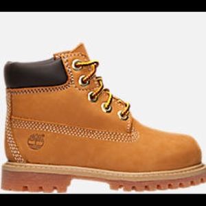 Size 3.5 boy timberland boots.